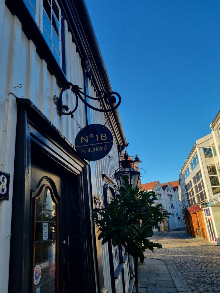 Kunsten på NO 18 er til salgs